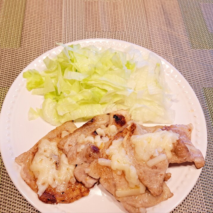 豚肉のソテー チーズをのせて